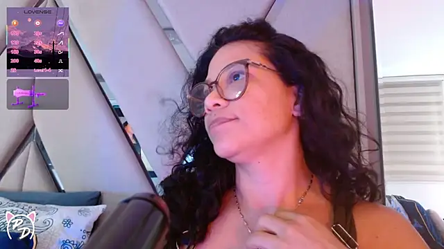 Snapshot of paula_daniela1 chatting on 06.26.26 paula daniela1 online show from 06.26.26