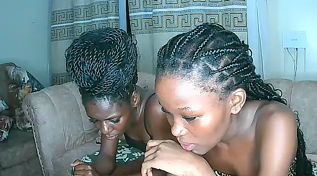 Snapshot of sassy-choco chatting on 03.11.25 sassy-choco online show from 03.11.25