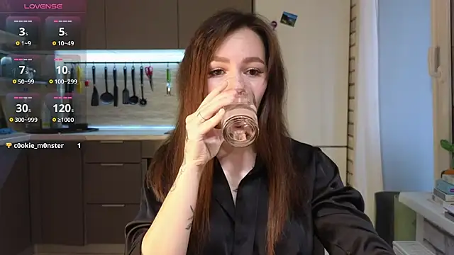 girl with snaketatto0 online show from 03.19.25