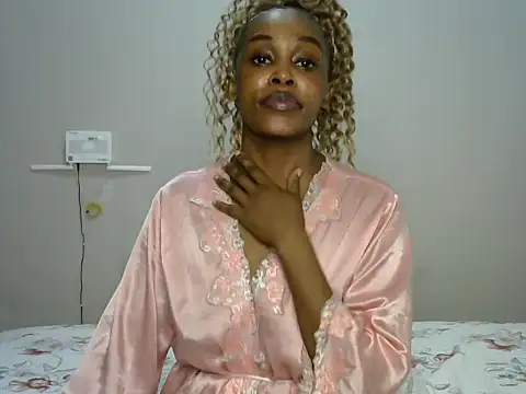 Snapshot of Cariepink chatting on 10.04.25 Cariepink online show from 10.04.25