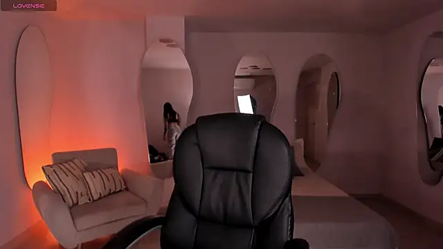 GigiLee  online show from 12.17.24