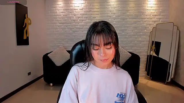 GigiLee  online show from 01.05.25