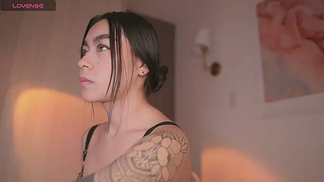 GigiLee  online show from 10.14.25