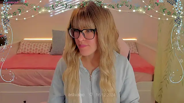 Snapshot of estivalae chatting on 12.16.24 estivalae online show from 12.16.24