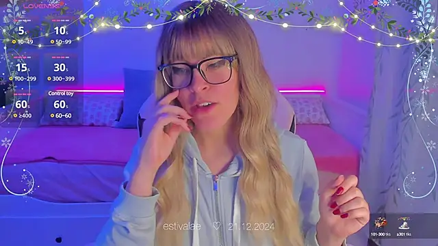 Snapshot of estivalae chatting on 12.21.24 estivalae online show from 12.21.24