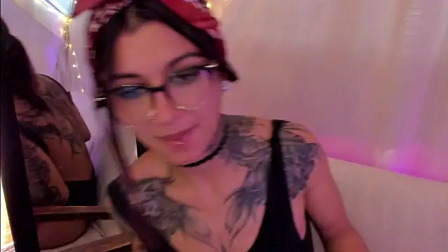 noemi foxxx online show from 02.26.25