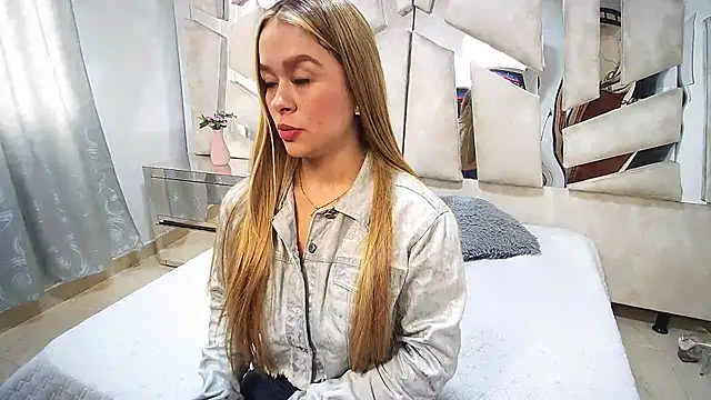 Snapshot of Natalyefoster chatting on 12.07.24 Natalyefoster online show from 12.07.24