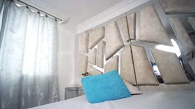 Snapshot of Natalyefoster chatting on 02.12.25 Natalyefoster online show from 02.12.25