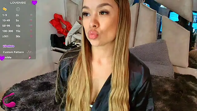 Snapshot of Natalyefoster chatting on 11.21.25 Natalyefoster online show from 11.21.25