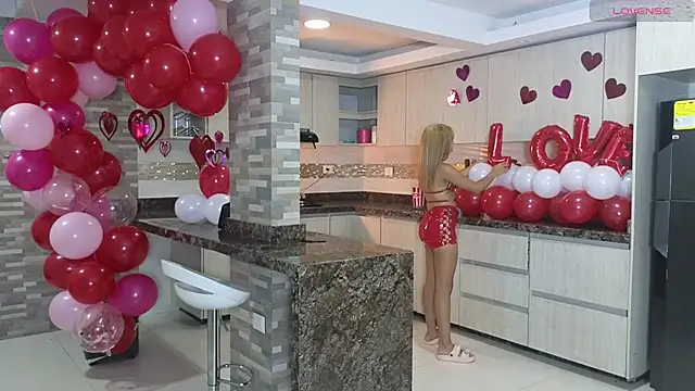 Snapshot of xalicesfantasyx chatting on 02.15.25 xalicesfantasyx online show from 02.15.25