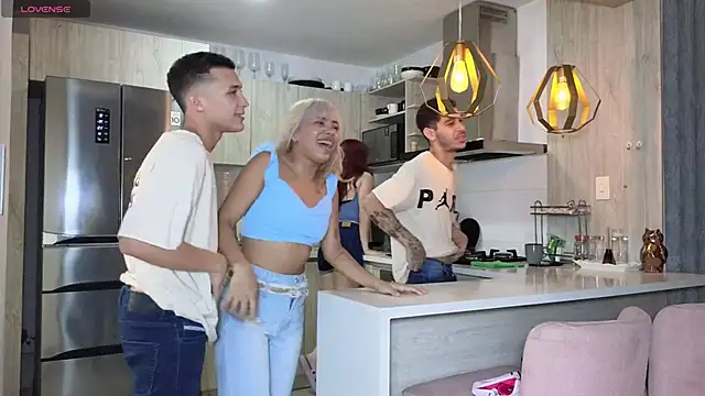 Snapshot of xalicesfantasyx chatting on 03.10.25 xalicesfantasyx online show from 03.10.25