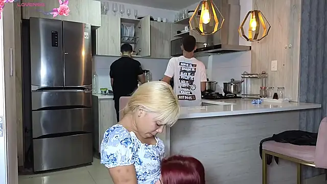 Snapshot of xalicesfantasyx chatting on 03.19.25 xalicesfantasyx online show from 03.19.25