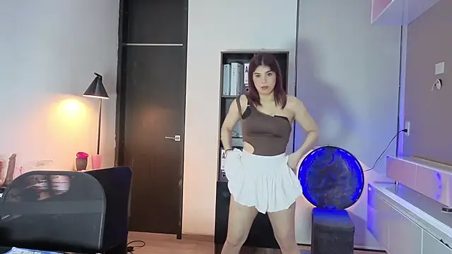 Snapshot of xalicesfantasyx chatting on 10.28.25 xalicesfantasyx online show from 10.28.25