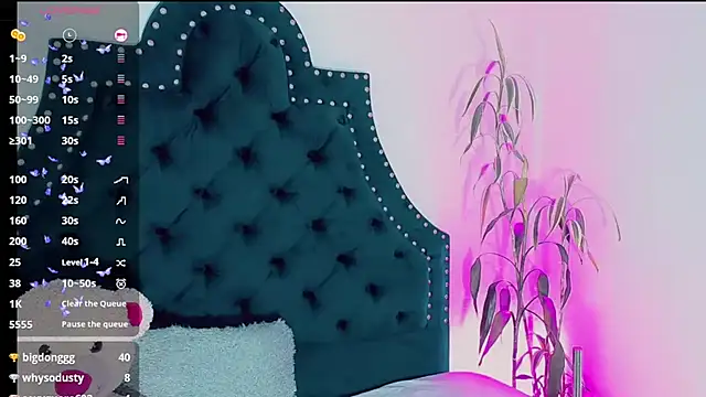 Snapshot of Emmaa_Saenz_ chatting on 02.25.25 Emmaa Saenz online show from 02.25.25