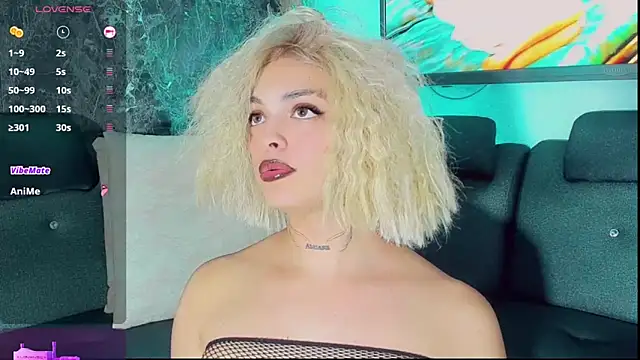 Snapshot of Emmaa_Saenz_ chatting on 11.05.25 Emmaa Saenz online show from 11.05.25