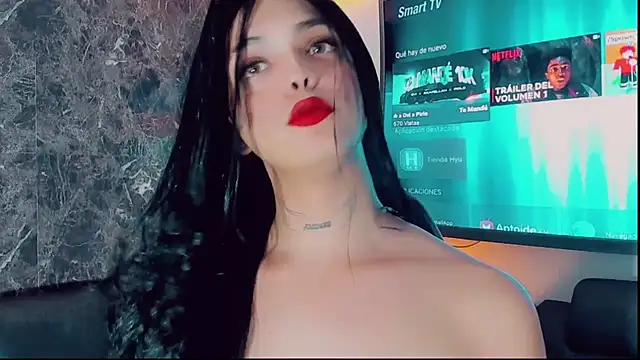 Snapshot of Emmaa_Saenz_ chatting on 11.26.25 Emmaa Saenz online show from 11.26.25