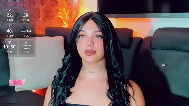 Emmaa Saenz  online show from 05.18.26