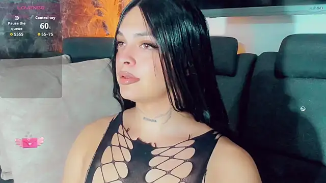 Emmaa Saenz  online show from 05.30.26