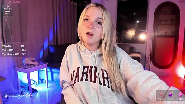 misschloe   online show from 02.05.25