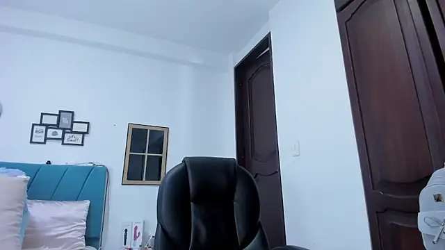 Snapshot of kamila_lopez chatting on 11.10.25 kamila lopez online show from 11.10.25