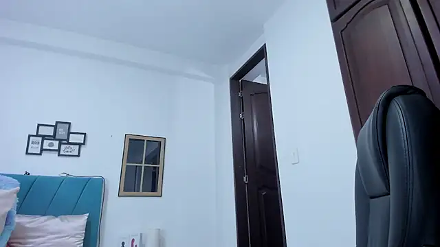 Snapshot of kamila_lopez chatting on 11.17.25 kamila lopez online show from 11.17.25