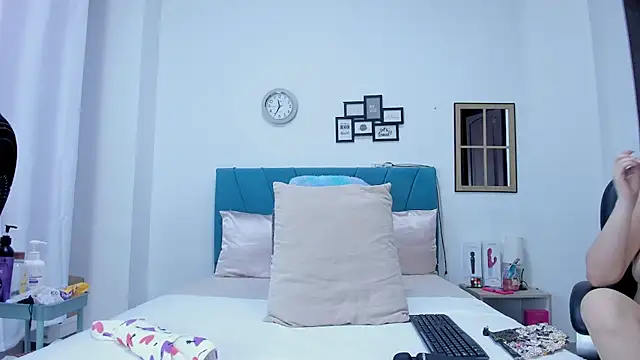 Snapshot of kamila_lopez chatting on 11.22.25 kamila lopez online show from 11.22.25