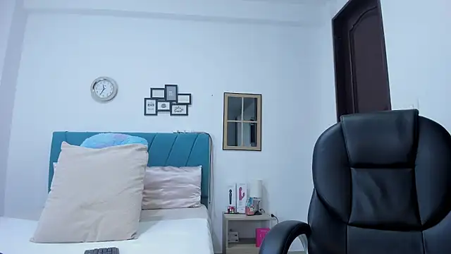 Snapshot of kamila_lopez chatting on 11.24.25 kamila lopez online show from 11.24.25