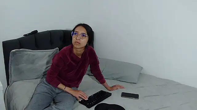 Snapshot of Katalleya_jyj chatting on 12.02.25 Katalleya jyj online show from 12.02.25