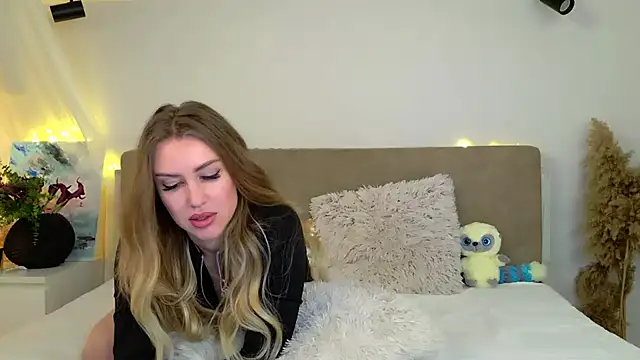 Snapshot of LuisaSin chatting on 03.03.26 LuisaSin online show from 03.03.26