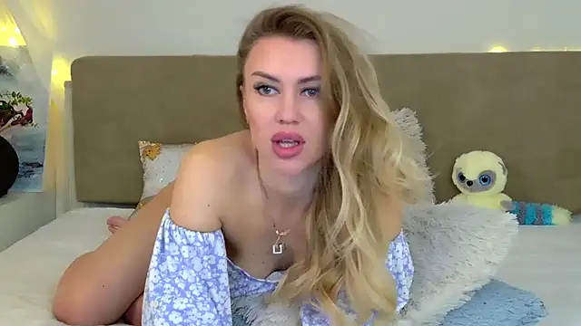 Snapshot of LuisaSin chatting on 03.13.26 LuisaSin online show from 03.13.26