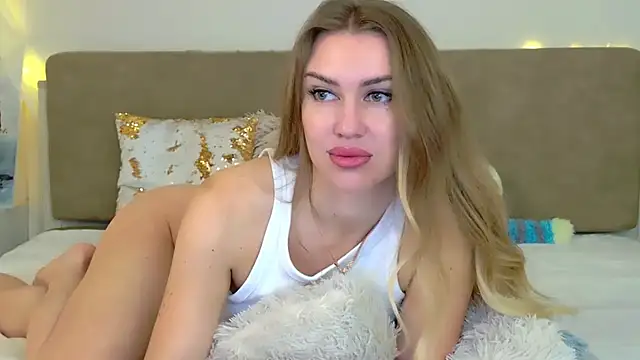 Snapshot of LuisaSin chatting on 03.17.26 LuisaSin online show from 03.17.26