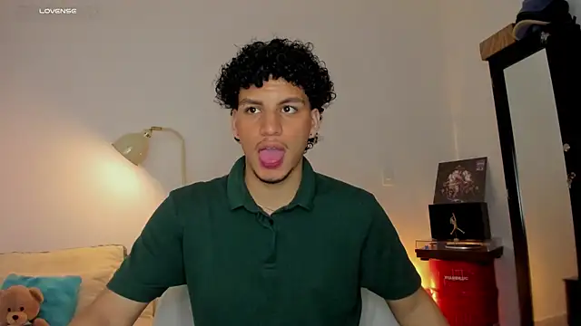 Snapshot of Curlblue chatting on 09.19.25 Curlblue online show from 09.19.25