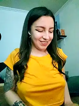 Snapshot of Paudelatorre chatting on 02.04.25 Paudelatorre online show from 02.04.25