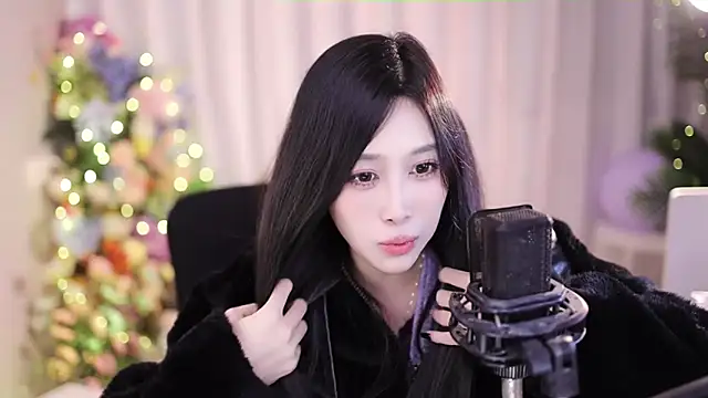 Snapshot of SleepArtist chatting on 01.17.25 SleepArtist online show from 01.17.25