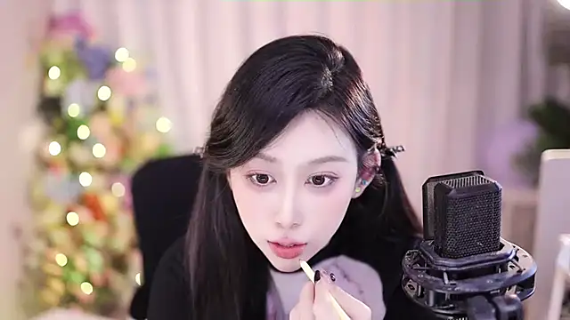 Snapshot of SleepArtist chatting on 01.19.25 SleepArtist online show from 01.19.25