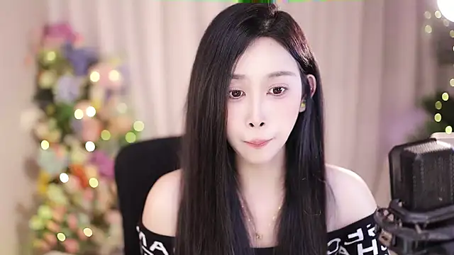 Snapshot of SleepArtist chatting on 02.04.25 SleepArtist online show from 02.04.25