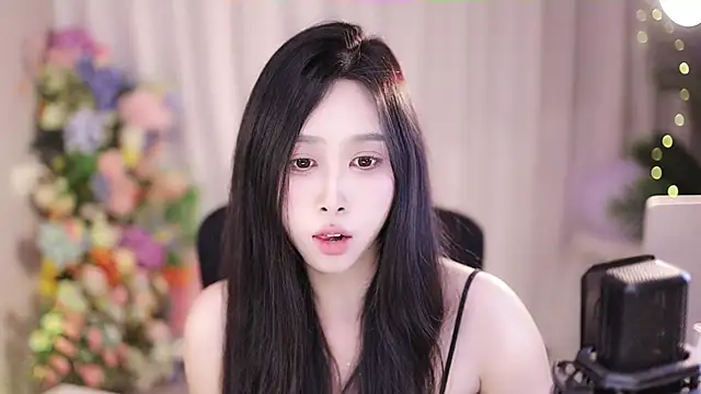 Snapshot of SleepArtist chatting on 02.07.25 SleepArtist online show from 02.07.25