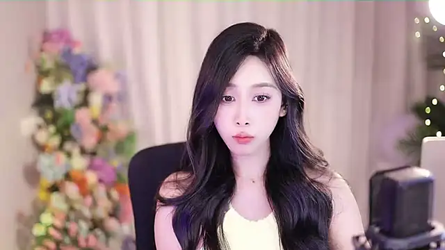 Snapshot of SleepArtist chatting on 02.12.25 SleepArtist online show from 02.12.25