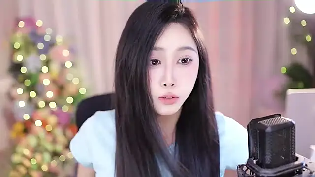 Snapshot of SleepArtist chatting on 02.18.25 SleepArtist online show from 02.18.25