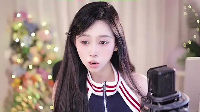 Snapshot of SleepArtist chatting on 02.19.25 SleepArtist online show from 02.19.25