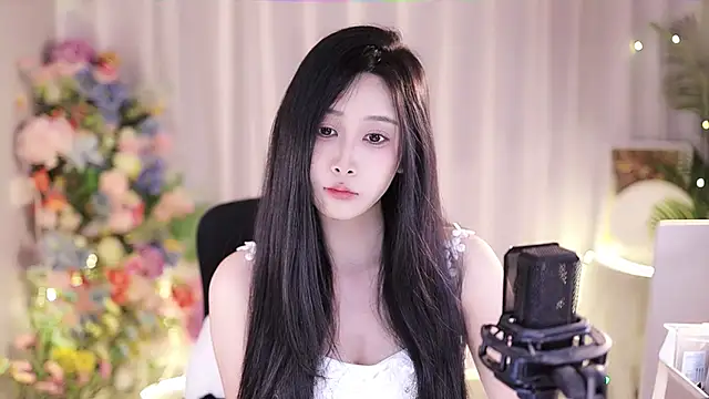 Snapshot of SleepArtist chatting on 02.28.25 SleepArtist online show from 02.28.25