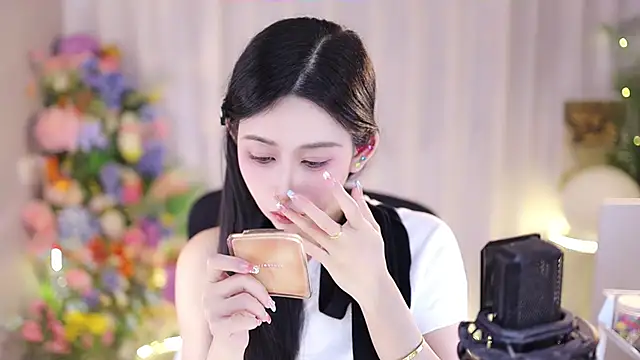 Snapshot of SleepArtist chatting on 03.05.25 SleepArtist online show from 03.05.25