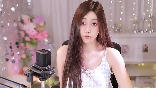 Snapshot of SleepArtist chatting on 09.14.25 SleepArtist online show from 09.14.25