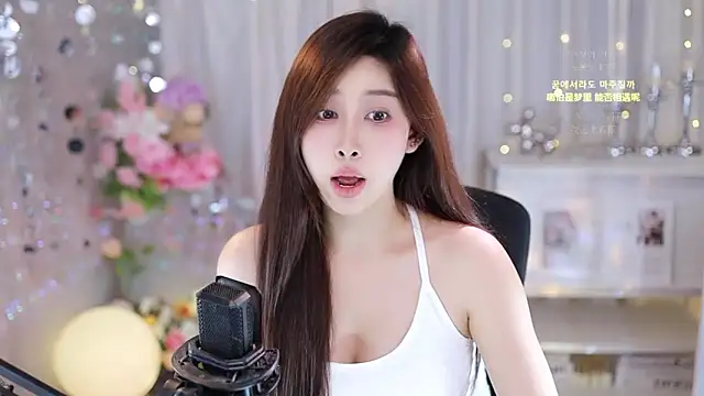 Snapshot of SleepArtist chatting on 09.30.25 SleepArtist online show from 09.30.25