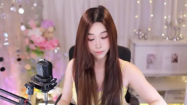 Snapshot of SleepArtist chatting on 10.04.25 SleepArtist online show from 10.04.25