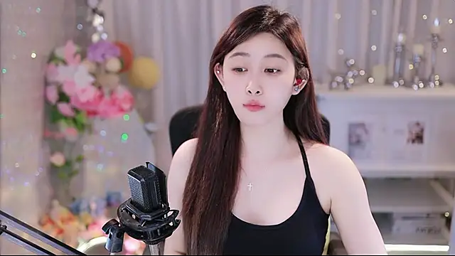 Snapshot of SleepArtist chatting on 10.23.25 SleepArtist online show from 10.23.25