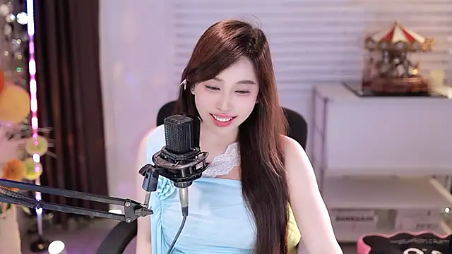 Snapshot of SleepArtist chatting on 11.07.25 SleepArtist online show from 11.07.25