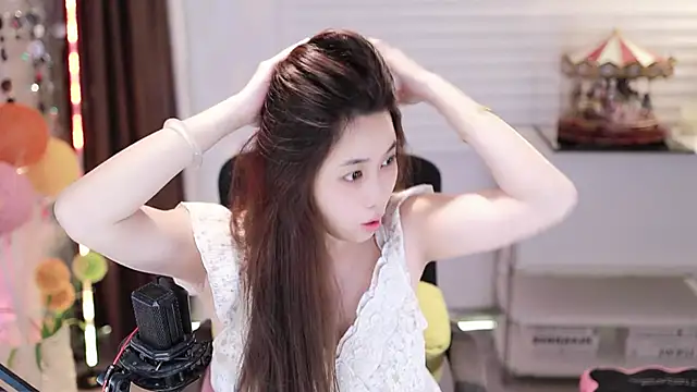 Snapshot of SleepArtist chatting on 11.13.25 SleepArtist online show from 11.13.25