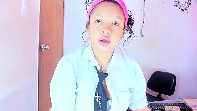 Snapshot of Emily_Coper18 chatting on 03.09.26 Emily Coper18 online show from 03.09.26