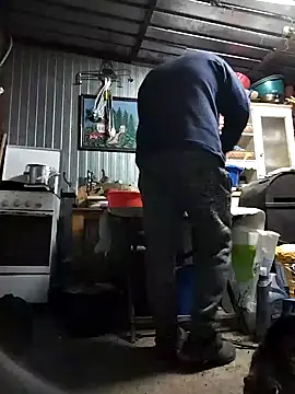 Snapshot of Sarpe84 chatting on 12.23.24 Sarpe84 online show from 12.23.24